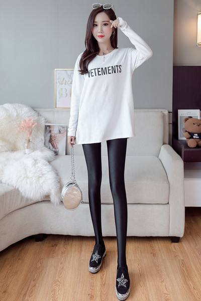 Jambiere de dama elastice de culoare neagra in doua modele, potrivite pentru utilizarea de zi cu zi