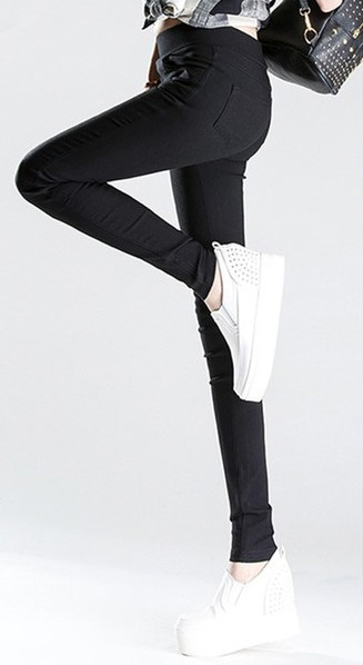 Дамски семпъл клин тип панталон с висока талия в бял и черен цвят 