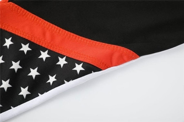 Jambiere elastice sport cu elemente în diferite culori