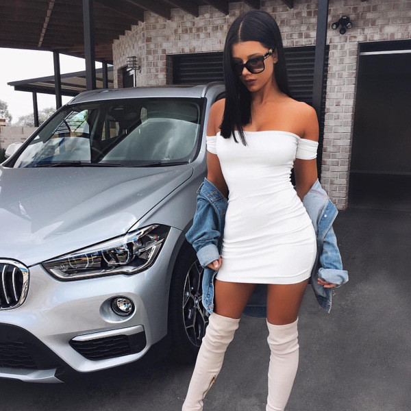 Σέξι σύντομο γυναικέιο  φόρεμα με ανοιχτούς ώμους σε μαύρο και άσπρο χρώμα