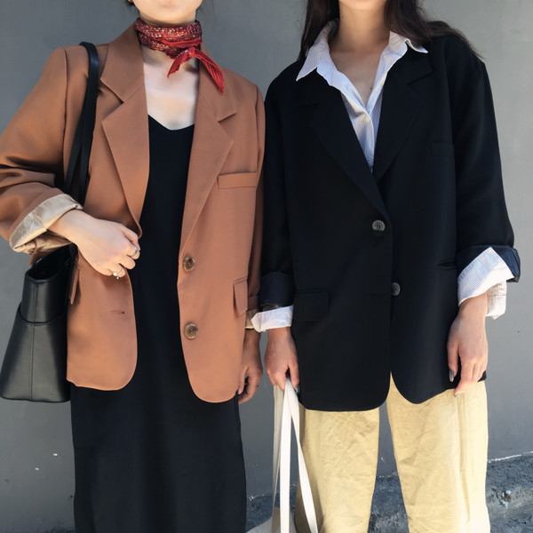 Geaca lunga de dama eleganta cu buzunare si nasturi in doua culori