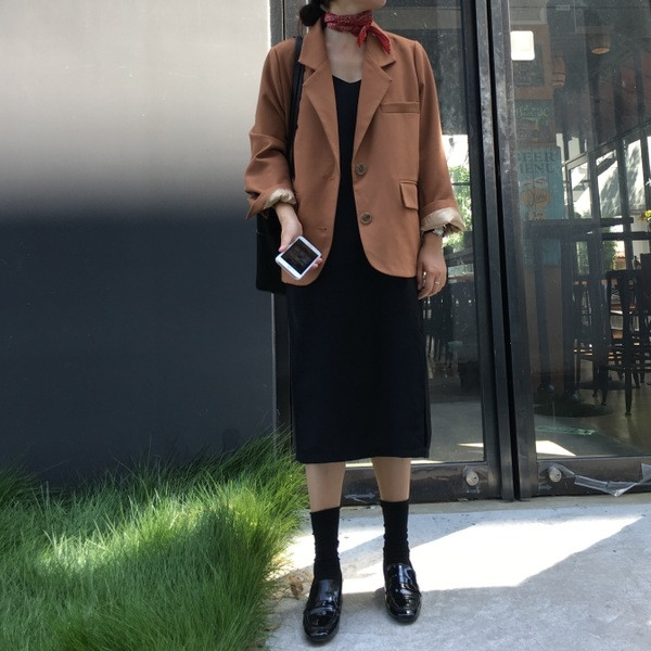 Geaca lunga de dama eleganta cu buzunare si nasturi in doua culori