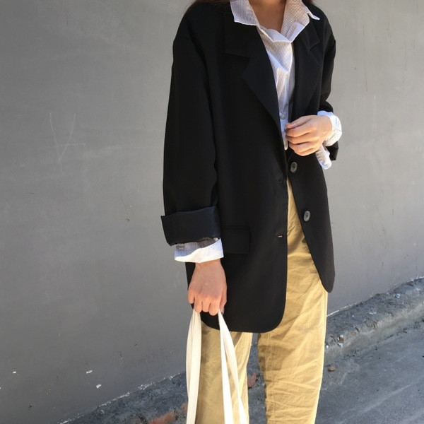 Geaca lunga de dama eleganta cu buzunare si nasturi in doua culori