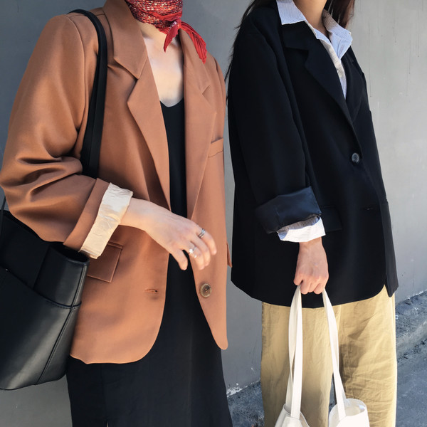 Geaca lunga de dama eleganta cu buzunare si nasturi in doua culori