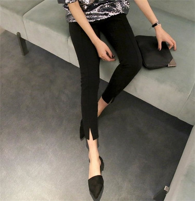 Modern női leggings dekoratív szegéllyel, fekete színű hasítékokkal