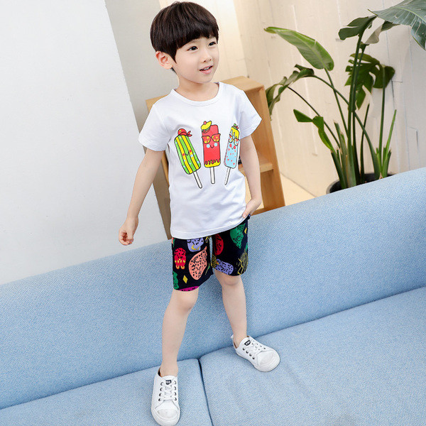 Καλοκαιρινά παιδικά σορτς για αγόρια με πολύχρωμες εφαρμογές σε μαύρο χρώμα