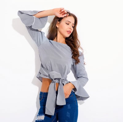 Sportos-elegáns női blúz szalaggal és fodros ujjakkal