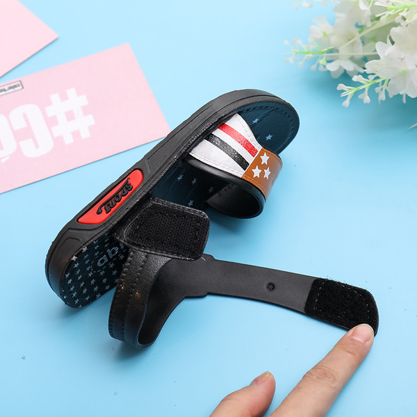 Sandale pentru copii din piele ecologica cu inscriptie in trei culori - negru, albastru si maro pentru baieti