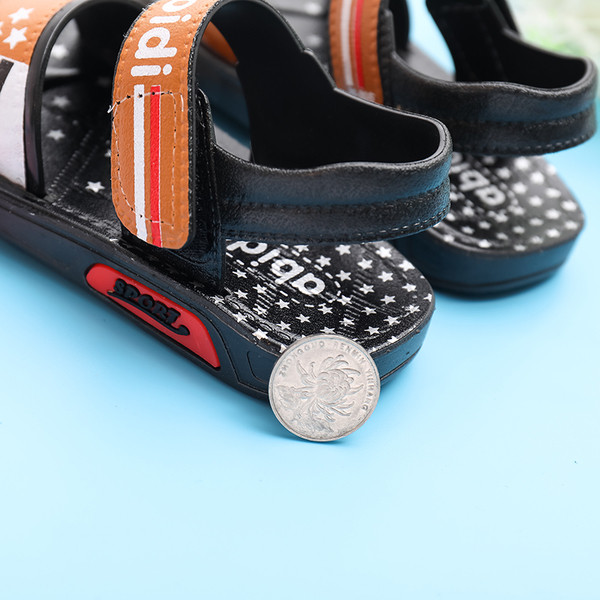 Sandale pentru copii din piele ecologica cu inscriptie in trei culori - negru, albastru si maro pentru baieti