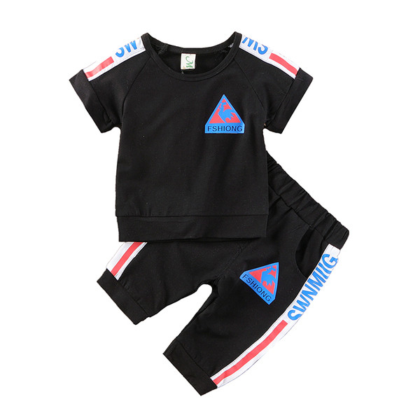 Set sport-casual pentru băieți în două părți - Tricou cu imprimeu + pantaloni scurți și panglici colorate în alb și negru