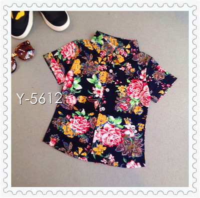 Κομψό παιδικό πουκάμισο για αγόρια με κολάρο σε σχήμα V, μακρύ και κοντό μανίκι και floral floral μοτίβο σε διάφορα χρώματα