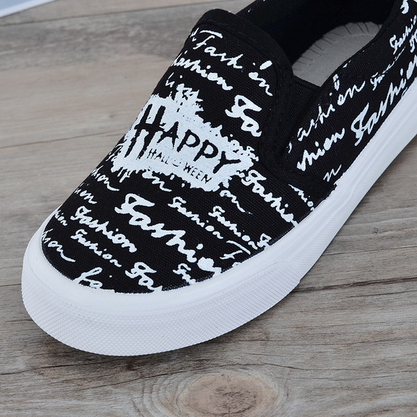 Παιδικά πάνινα παπούτσια με επιγραφή κατάλληλα για κορίτσια και αγόρια