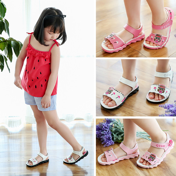 Καθημερινά παιδικά σανδάλια με πολύχρωμη εφαρμογή σε διάφορα χρώματα