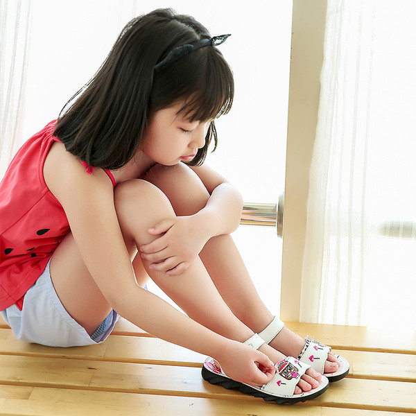 Καθημερινά παιδικά σανδάλια με πολύχρωμη εφαρμογή σε διάφορα χρώματα