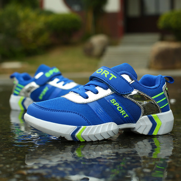 Παπούτσια σε διάφορα μοντέλα και χρώματα κατάλληλα για αγόρια και κορίτσια