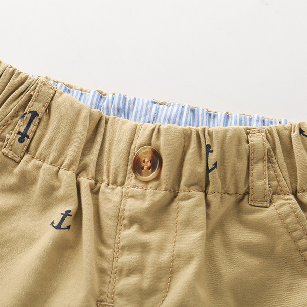 Αθλητικά - casual παιδικά σορτς για αγόρια με δίχρωμες εφαρμογές