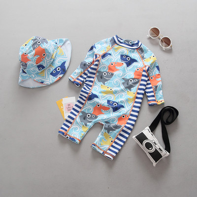 Costum de baie intreg pentru baieti cu aplicatie si palarie