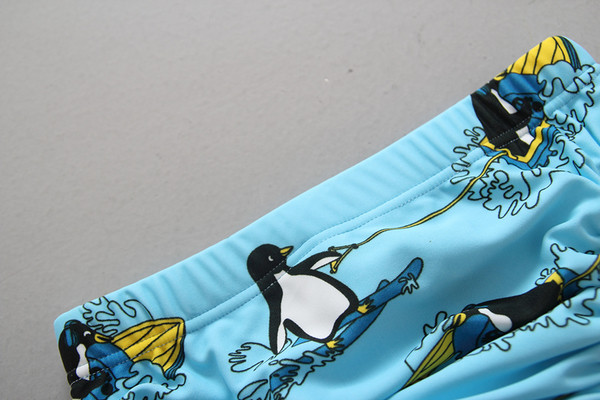 Costum de baie copii pentru baieti cu imprimeu in trei culori