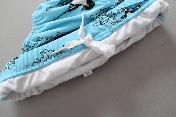 Costum de baie copii pentru baieti cu imprimeu in trei culori