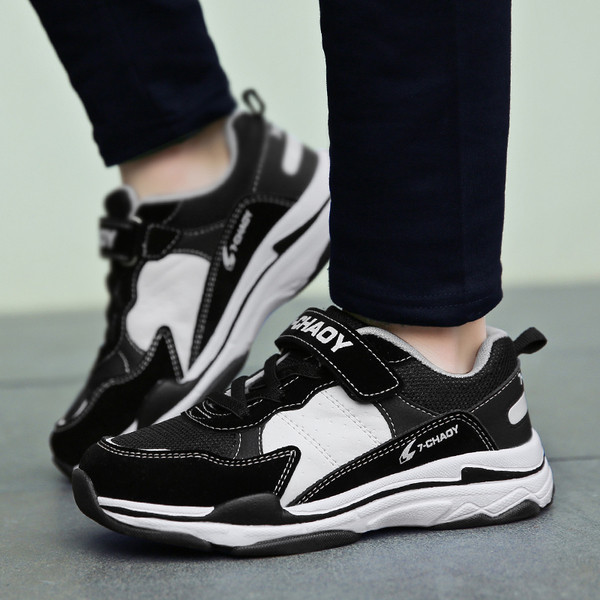 Adidași casual pentru băieți în diferite culori