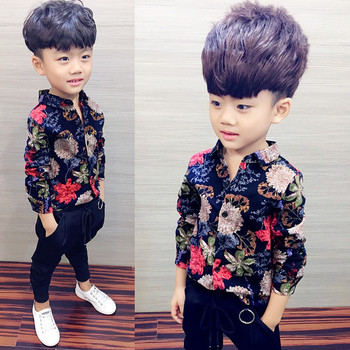 Κομψό παιδικό πουκάμισο για αγόρια με κολάρο σε σχήμα V και floral floral μοτίβο