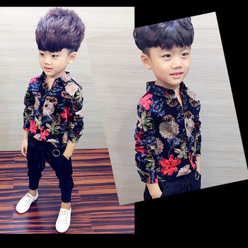 Κομψό παιδικό πουκάμισο για αγόρια με κολάρο σε σχήμα V και floral floral μοτίβο