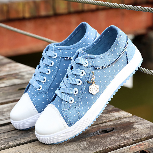 Παιδικά πάνινα παπούτσια για κορίτσια σε διάφορα χρώματα με εκτυπώσεις και μεταλλικά στοιχεία