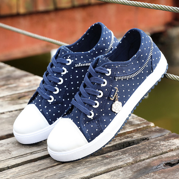 Παιδικά πάνινα παπούτσια για κορίτσια σε διάφορα χρώματα με εκτυπώσεις και μεταλλικά στοιχεία