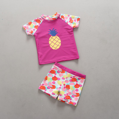 Детски бански от две части - тениска и къси панталони в цветен десен