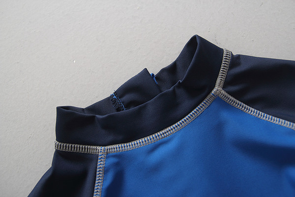 Цял бански за момчета в син цвят с принт и шапка