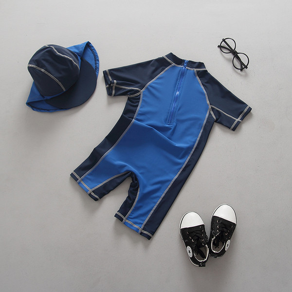 Цял бански за момчета в син цвят с принт и шапка