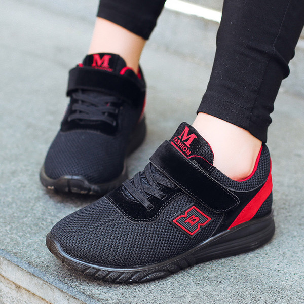 Adidasi copii pentru baieti cu motive colorate si imprimeu