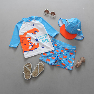 Costum de baie pentru copii în trei părți pentru băieți - tricou și pantaloni scurți cu pălărie