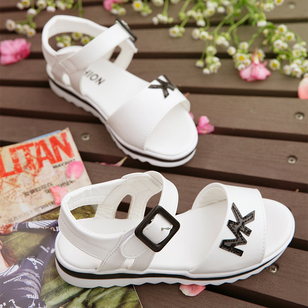 Καθημερινά σανδάλια σε λευκό και ροζ χρώμα