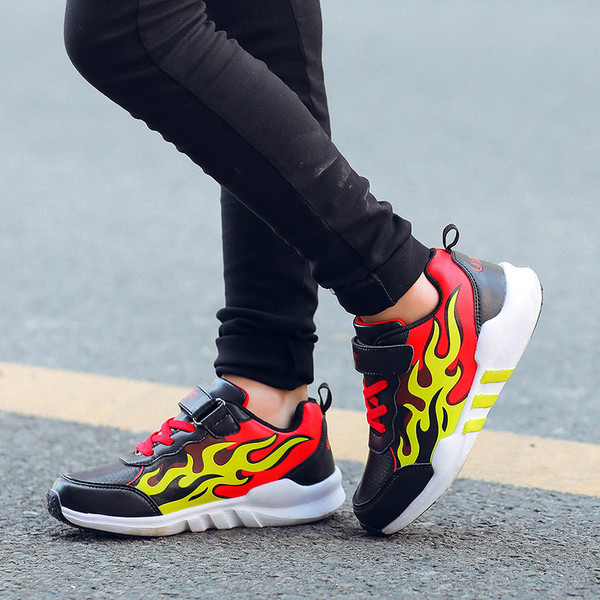 Μοντέρνα πάνινα παιδικά παπούτσια με πολύχρωμες εκτυπώσεις