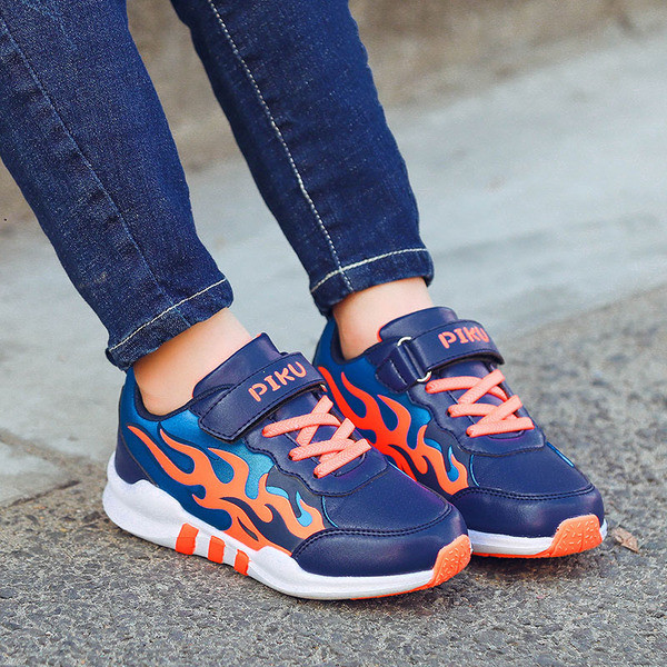 Μοντέρνα πάνινα παιδικά παπούτσια με πολύχρωμες εκτυπώσεις