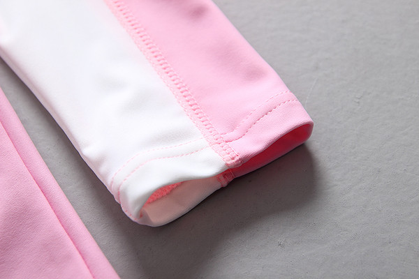 Costum de baie pentru fete pentru copii din trei părți - top, pantaloni scurți și pălărie