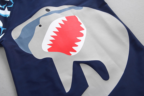 Ολόσωμο μαγιό  σε τρία χρώματα και σκουφιά