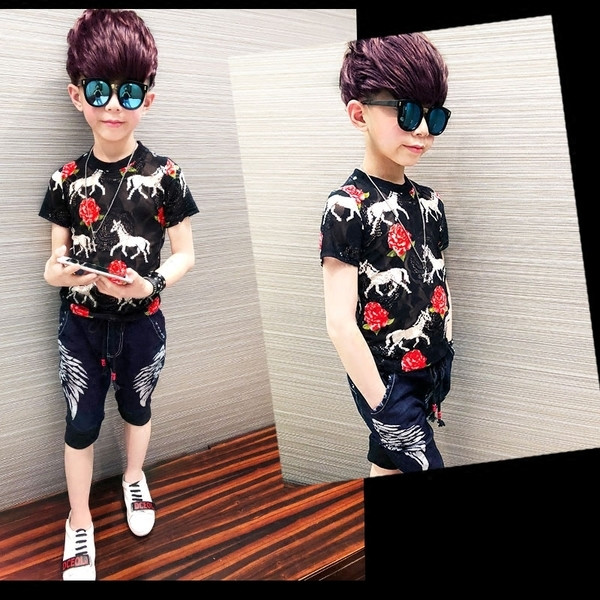 Μοντέρνο αθλητικό-κομψό T-shirt για αγόρια με μοτίβο χρώματος σε μαύρο χρώμα