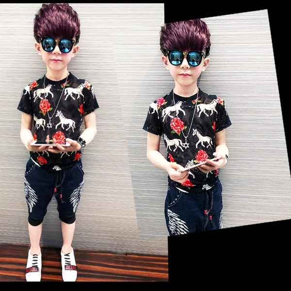 Μοντέρνο αθλητικό-κομψό T-shirt για αγόρια με μοτίβο χρώματος σε μαύρο χρώμα