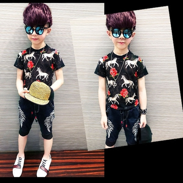 Μοντέρνο αθλητικό-κομψό T-shirt για αγόρια με μοτίβο χρώματος σε μαύρο χρώμα