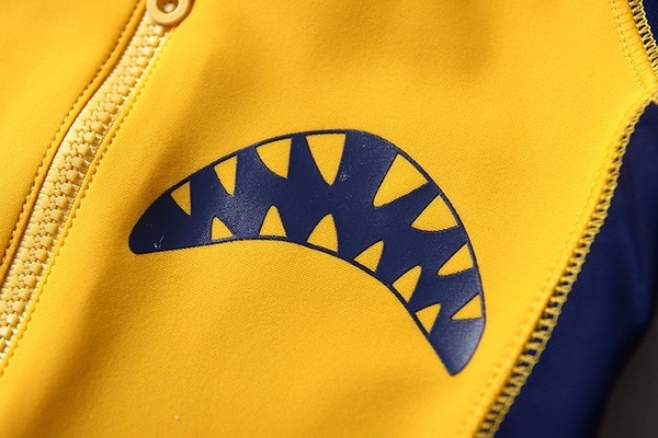 Costum de baie pentru baieti - intreg, cu aplicatie plus palarie