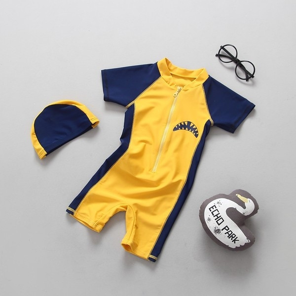 Costum de baie pentru baieti - intreg, cu aplicatie plus palarie