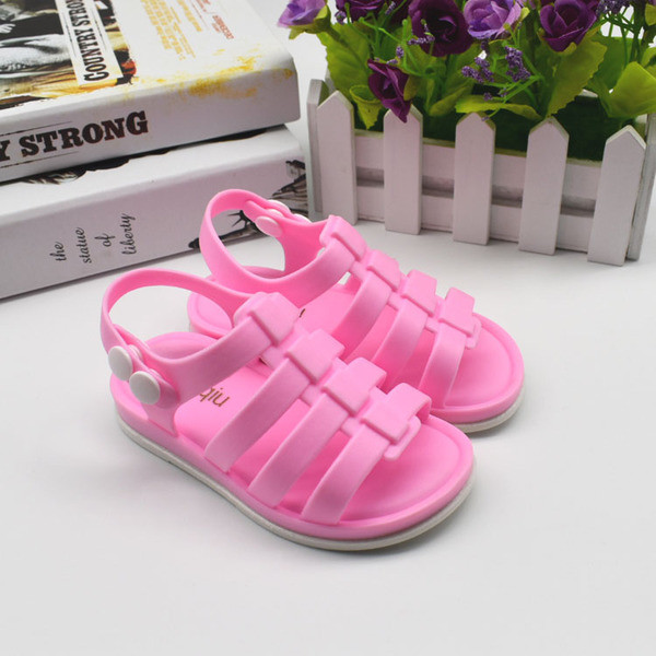 Παιδικά σανδάλια για κορίτσια σε διαφορετικά χρώματα, κατάλληλα για τη καθημερινή ζωή