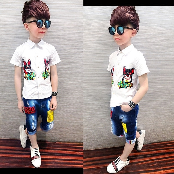 Κομψό παιδικό πουκάμισο για αγόρια, για το καλοκαίρι με έγχρωμη άσπρη εφαρμογή