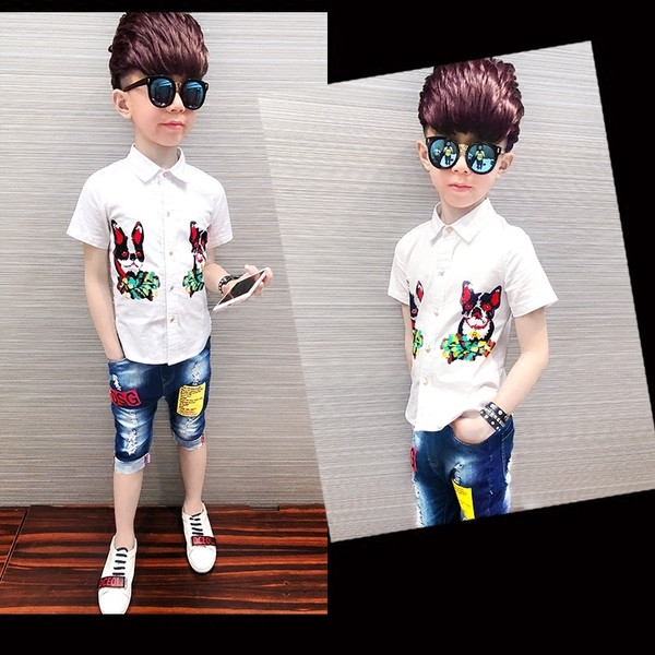 Κομψό παιδικό πουκάμισο για αγόρια, για το καλοκαίρι με έγχρωμη άσπρη εφαρμογή