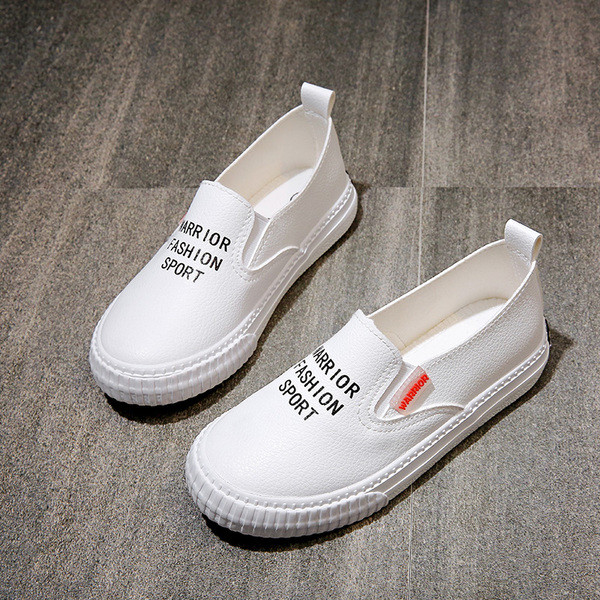 Αθλητικά παιδικά παπούτσια από οικολογικό δέρμα σε διάφορα χρώματα, κατάλληλα για αγόρια και κορίτσια