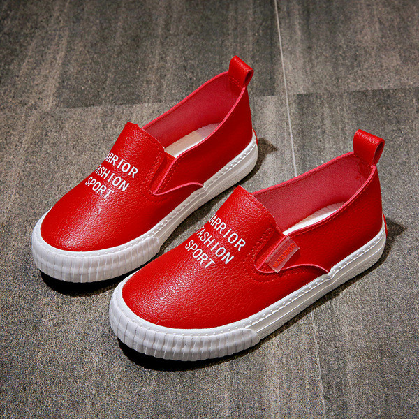 Αθλητικά παιδικά παπούτσια από οικολογικό δέρμα σε διάφορα χρώματα, κατάλληλα για αγόρια και κορίτσια