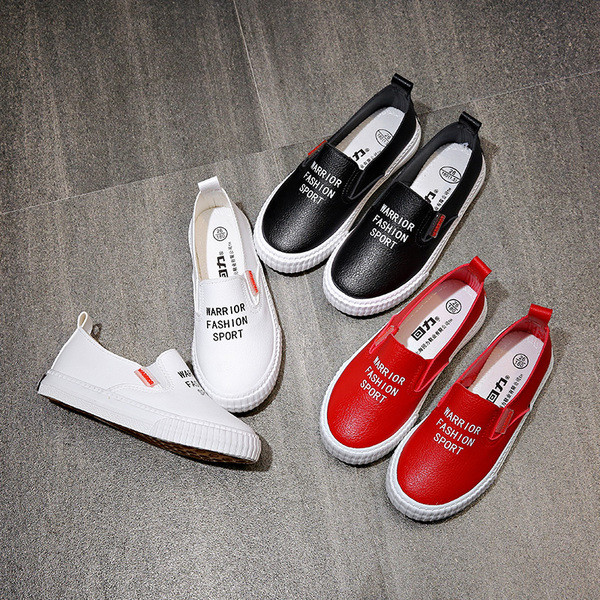 Αθλητικά παιδικά παπούτσια από οικολογικό δέρμα σε διάφορα χρώματα, κατάλληλα για αγόρια και κορίτσια