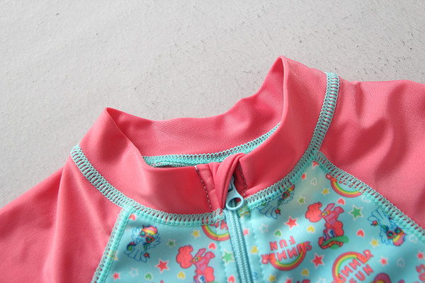 Costum de baie intreg pentru copii cu imprimeu pentru fete cu palarie